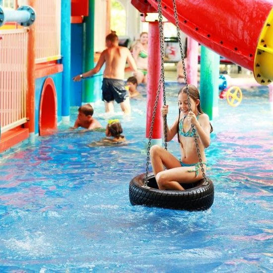 Harmonie im Schwimmbad Veľký Meder