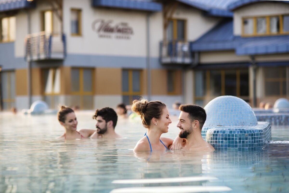 Entspannen Sie sich mitten in der Woche mit Eintritt in das Sárvár-Heilbad