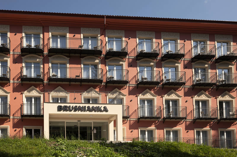 Nebengebäude Brusnianka ***