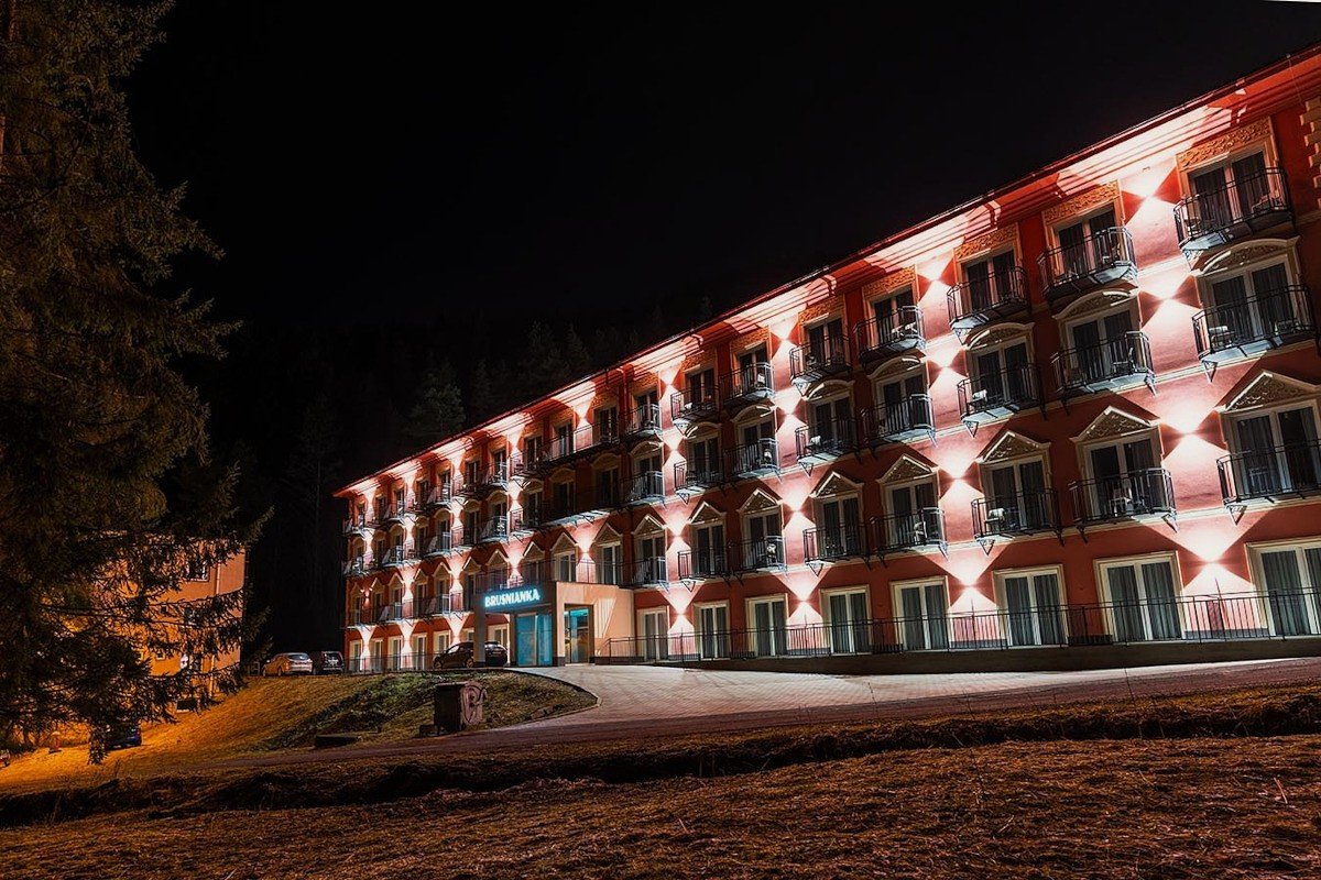 Nebengebäude Brusnianka ***