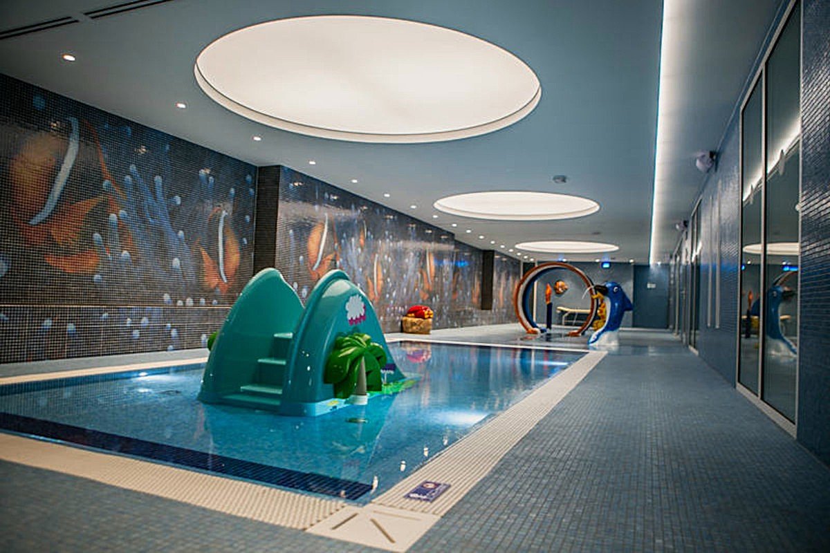 Nebengebäude Brusnianka ***