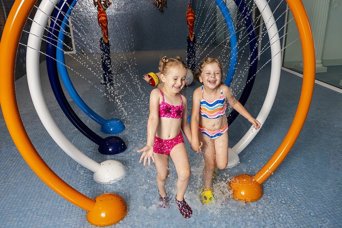 Nebengebäude Brusnianka ***