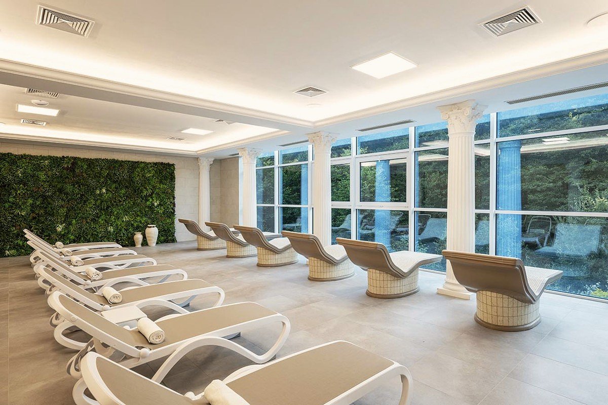 Nebengebäude Brusnianka ***