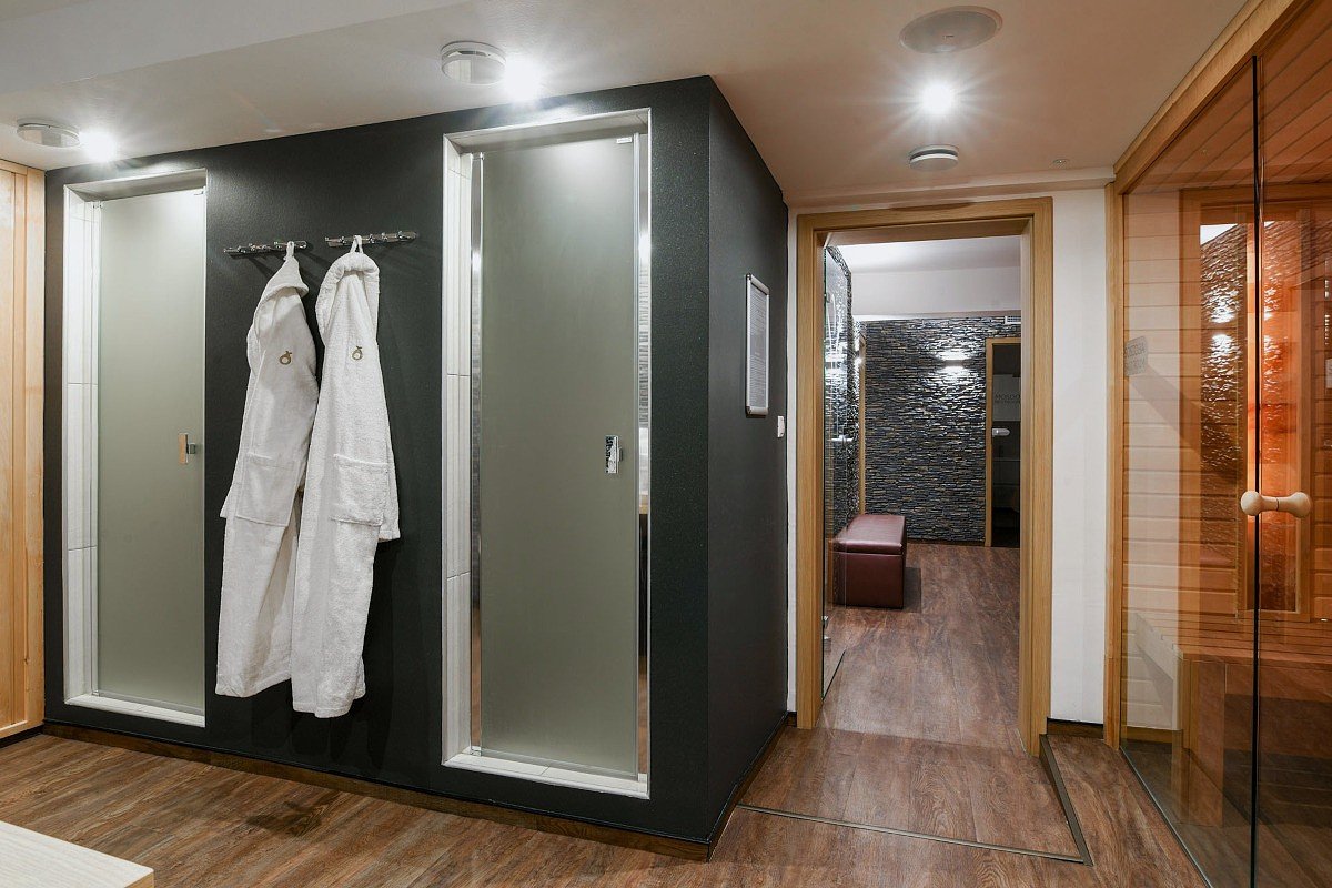 Familien-2+1-Entspannung mitten in der Woche mit Eintritt in das Sárvár-Heilbad