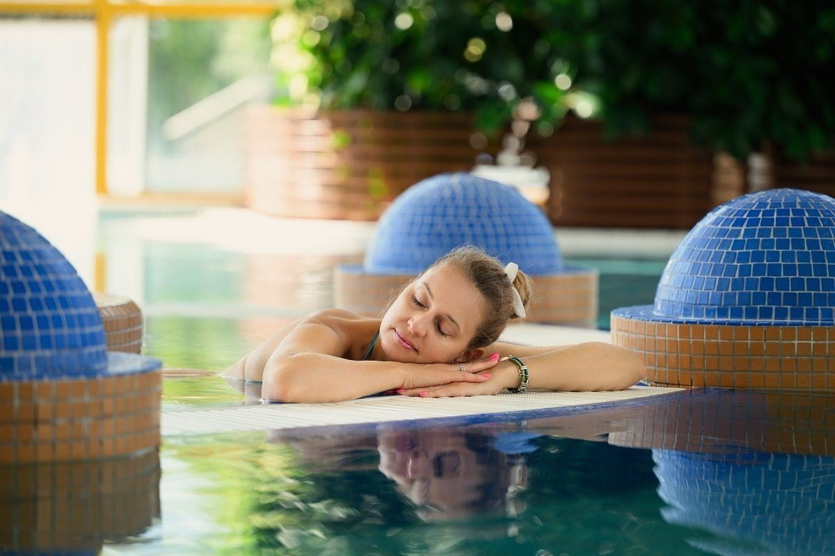 Familien-2+1-Entspannung mitten in der Woche mit Eintritt in das Sárvár-Heilbad