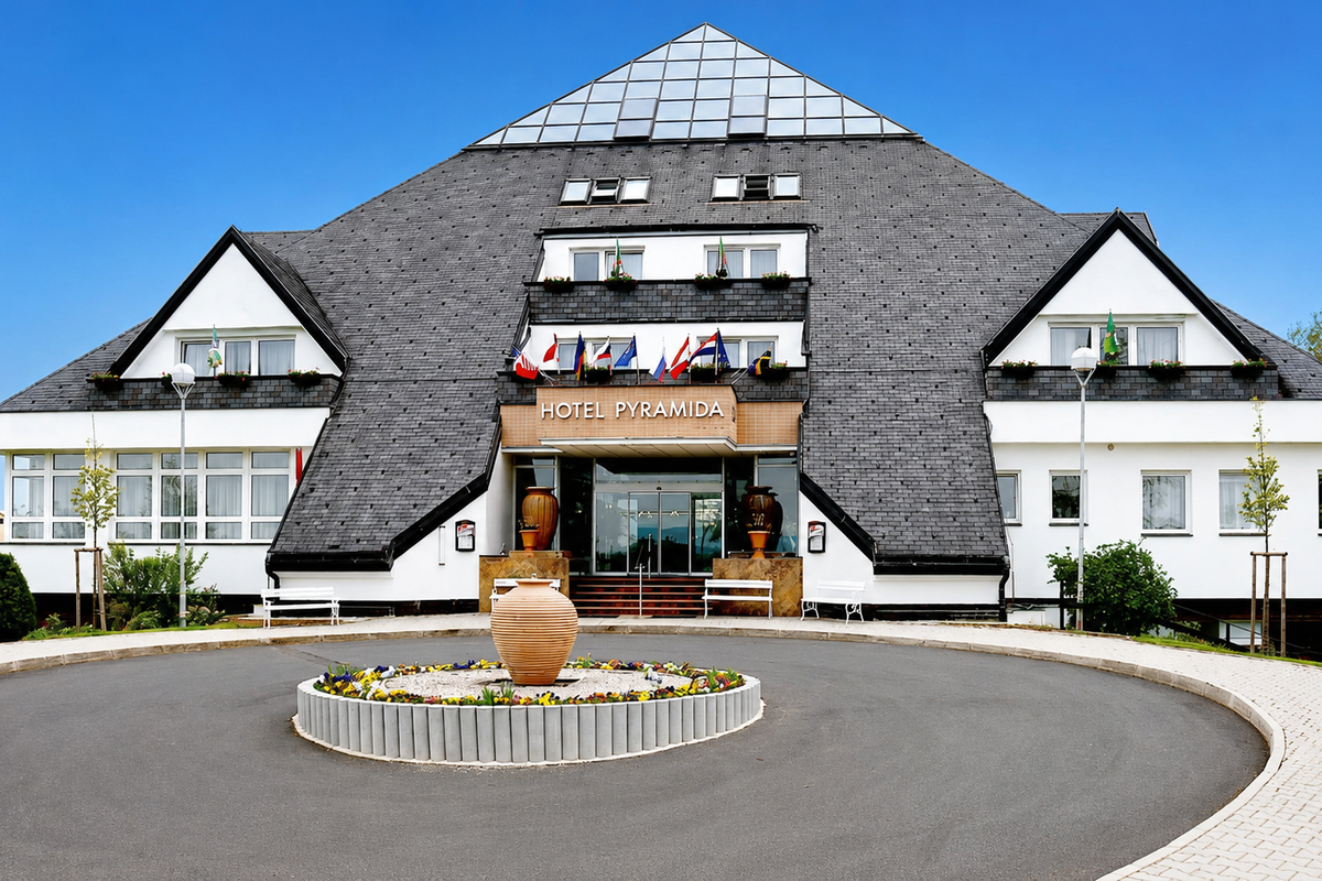 Pyramid Hotel ****
