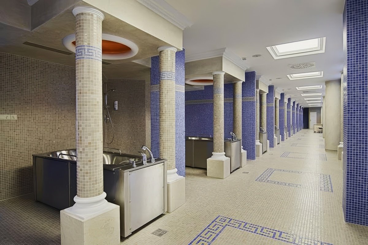 Nebengebäude Brusnianka ***